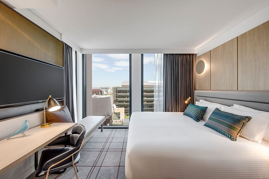 Vibe Hotel - Suite bedroom